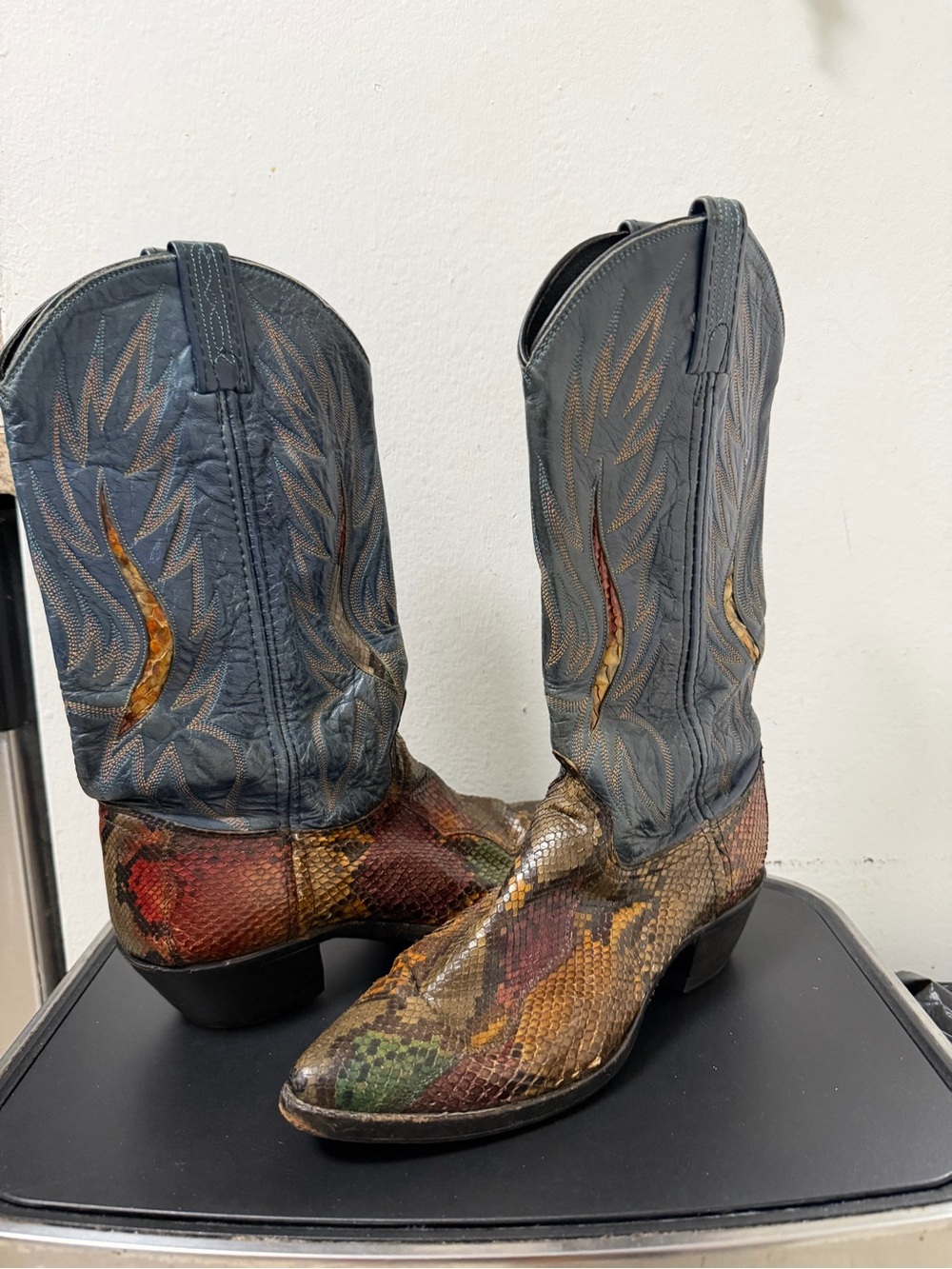 Vintage Dan Post Rainbow Python Cowgirl Boots 8 M Snakeskin Tooled Inlay
